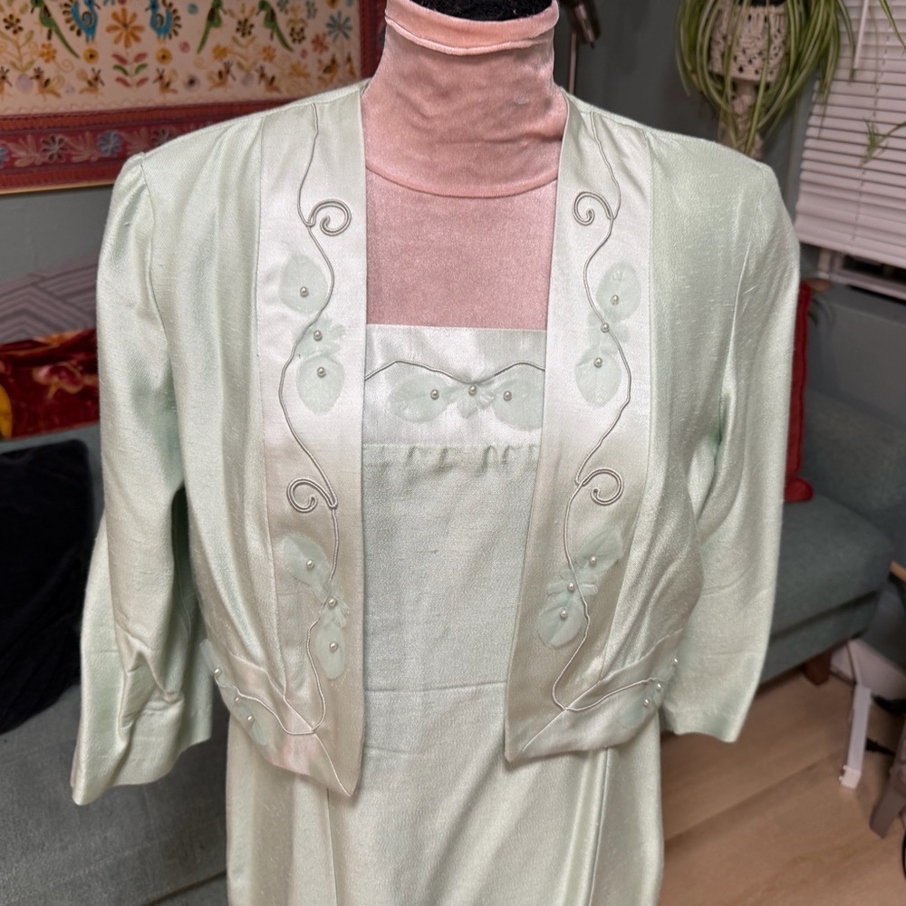 Vintage 80’s Mint Green Sleeveless Midi Dress with cropped jacket embroidered M